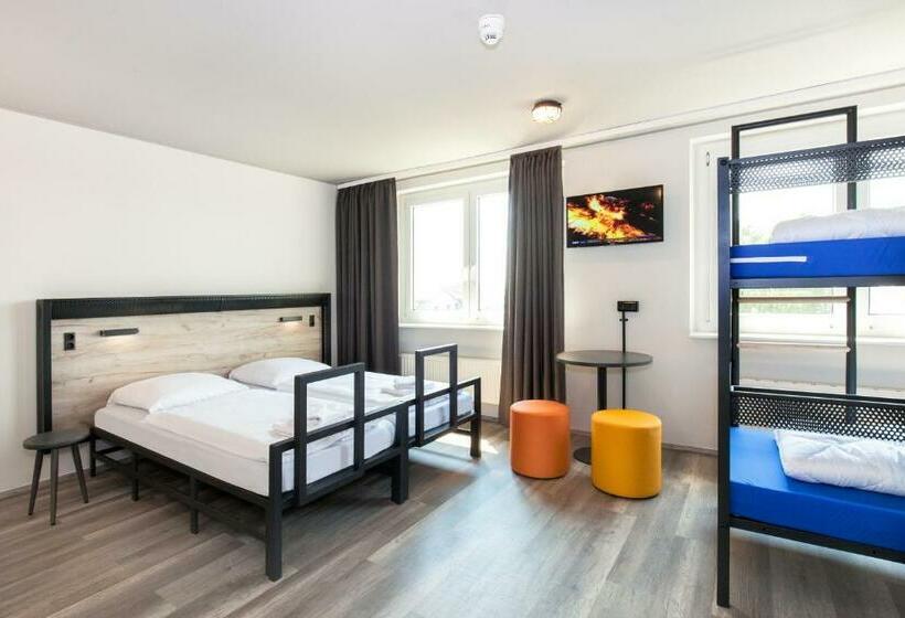 Четырехместный Номер Стандарт, a&o Frankfurt Ostend
