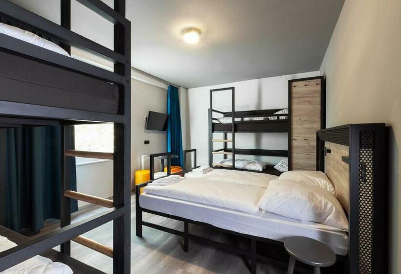 Семейный Номер, a&o Frankfurt Ostend