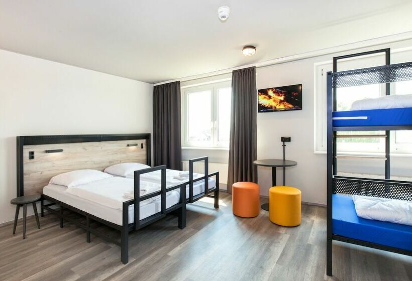 Семейный Номер, a&o Frankfurt Ostend
