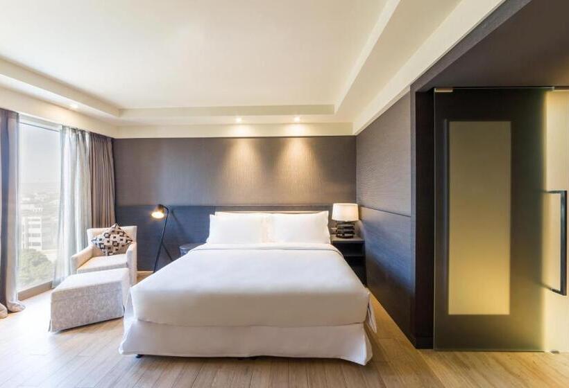 اتاق سوپریور با تخت بزرگ, Radisson Collection Hotel Bamako