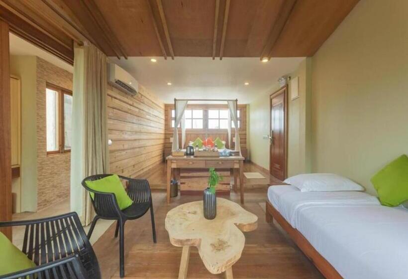 Suite with Hot Tub, West Sands