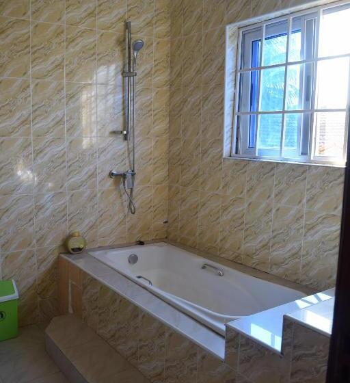 Номер Deluxe Вид на Море Боковой, Coconut Pointe Villa & Beach Resort