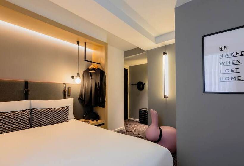 Номер Deluxe, Assembly Leicester Square