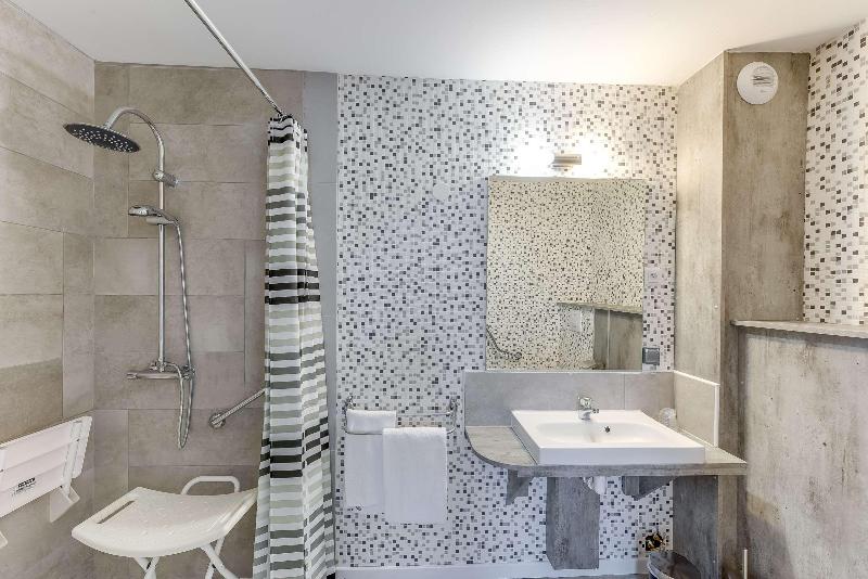 Номер Стандарт Трехместный, The Originals Access, Hotel Thouars