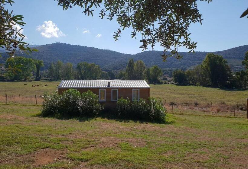 Семейное Бунгало, Ferme De Chiuni