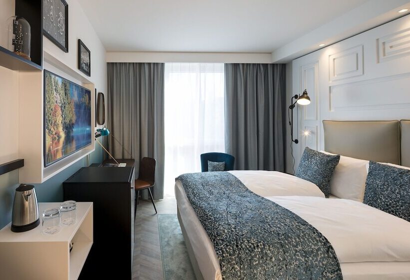 Номер Стандарт, Indigo Dresden   Wettiner Platz, An Ihg