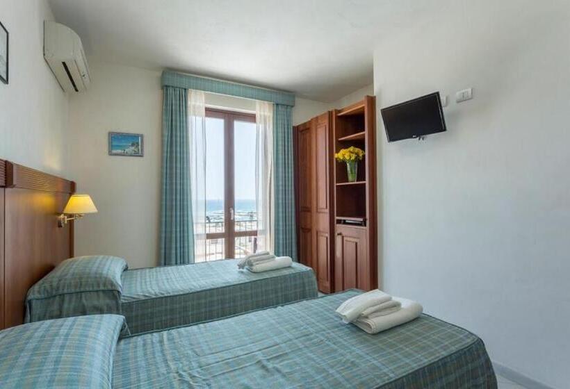 オーシャンビュースタンダードルーム, Albergo Auralba
