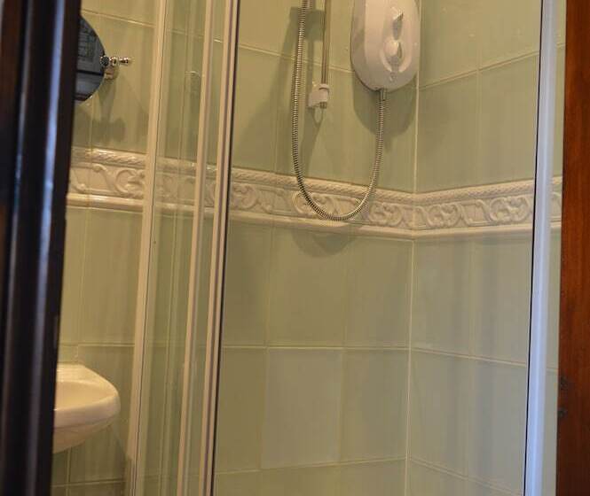 Номер Стандарт, The Ilchester Arms Hotel, Ilchester Somerset