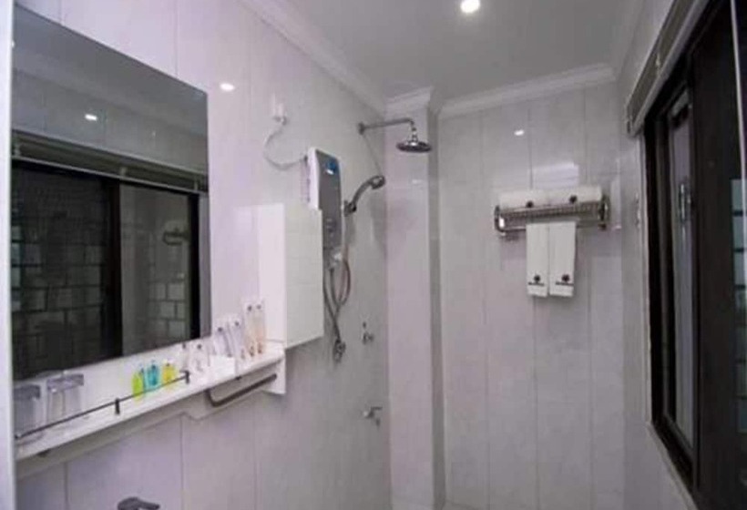 اتاق لوکس, City Central Inn