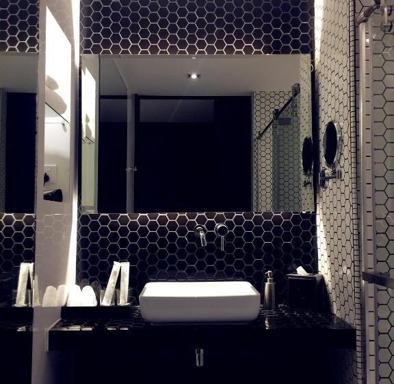 Номер Deluxe Кровать Кинг, M Roof Hotel & Residences