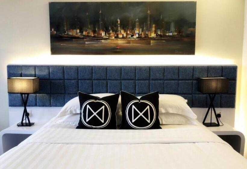 Номер Deluxe Кровать Кинг, M Roof Hotel & Residences