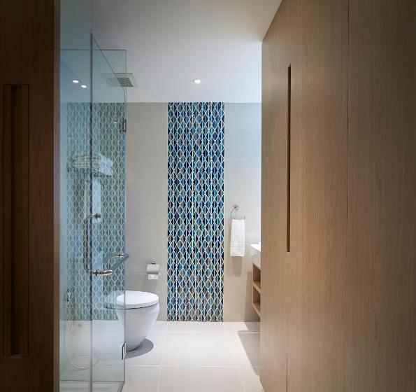 חדר משפחתי, Ozo Phuket