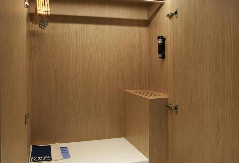 חדר משפחתי, Ozo Phuket