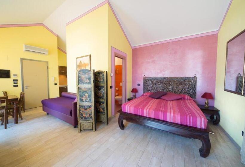 Студио Стандарт с Террасой, World Village Apartments