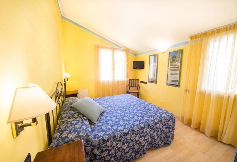 Апартаменты 2 Спальни, World Village Apartments