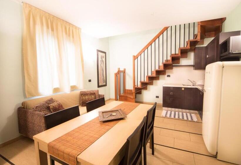 Апартаменты 1 Спальня с Балконом, World Village Apartments