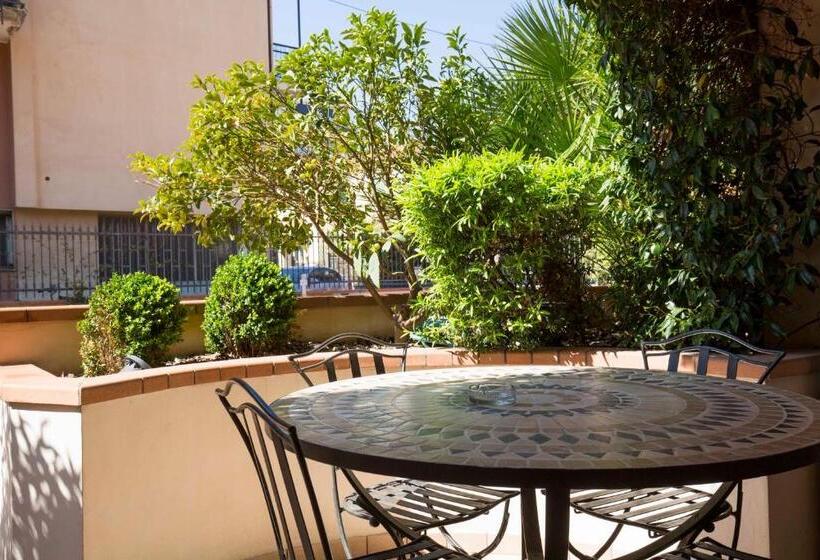 Апартаменты 1 Спальня Нижний Этаж, World Village Apartments