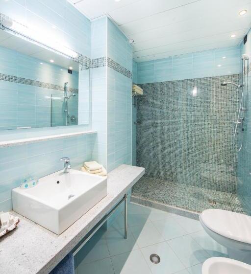 Апартаменты 1 Спальня Нижний Этаж, World Village Apartments