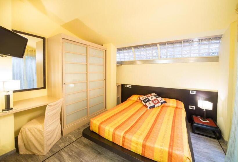 Апартаменты Внутренние 1 Спальня, World Village Apartments