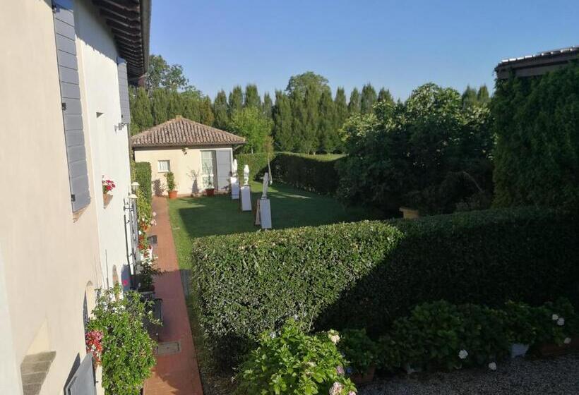 Студио Стандарт Вид на Сад, Agriturismo Fattoria Corte Roeli