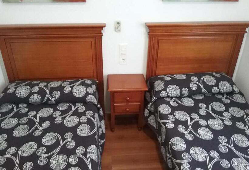 اتاق لوکس, Hostal Cabrera