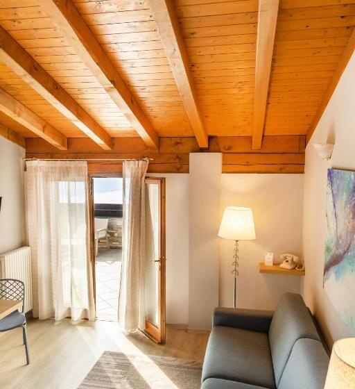 سوییت جونیور با چشم‌انداز دریاچه, Residence Panorama La Forca, Gtsgroup