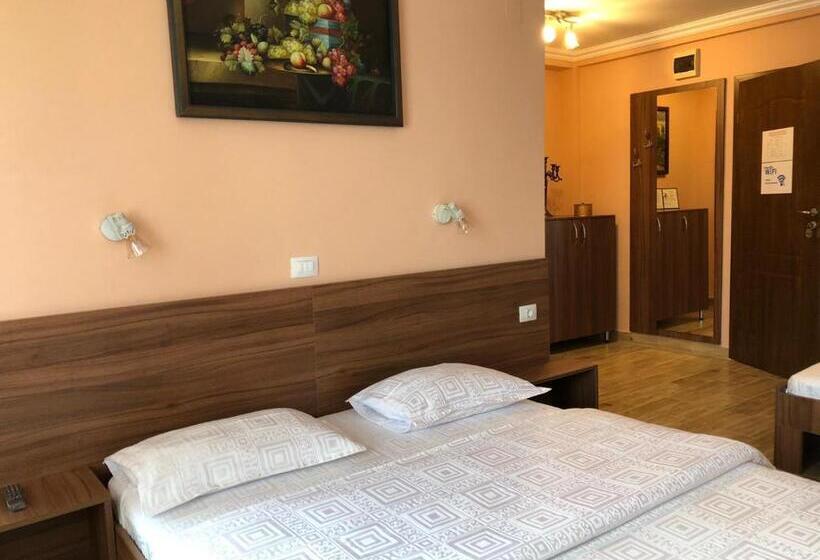 Háromágyas Comfort Szoba, Pension Aroma