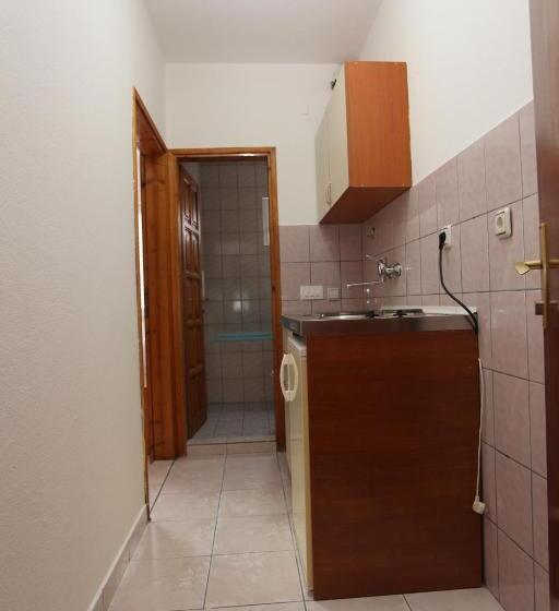 استودیوی استاندارد, Apartments Memidz