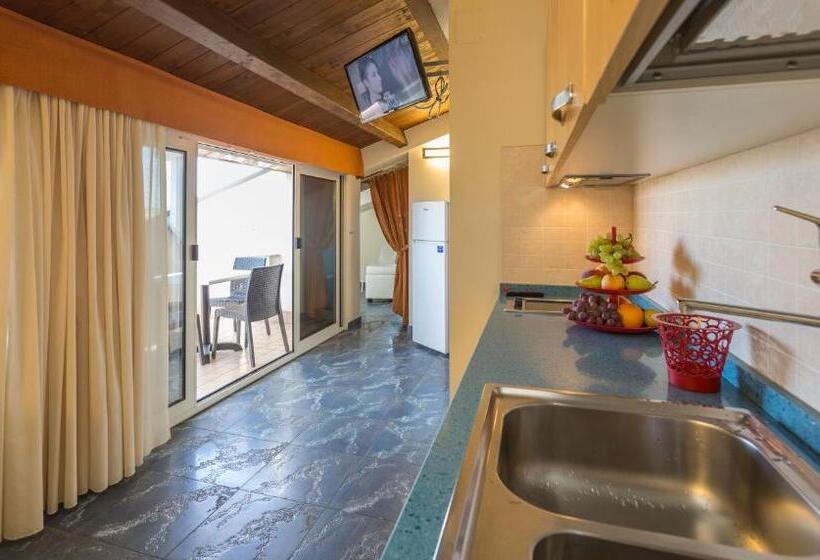 آپارتمان 2 خوابه, Residence Anchisemare