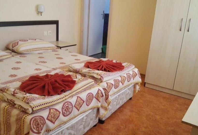 Апартаменты 2 Спальни, Guest House Stoyanovi