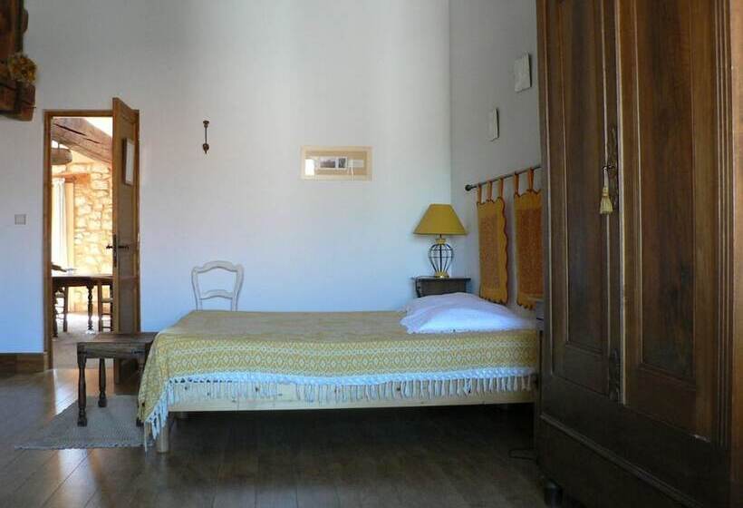 Номер Стандарт Трехместный, Chambres D Hotes Domaine De Beaupre
