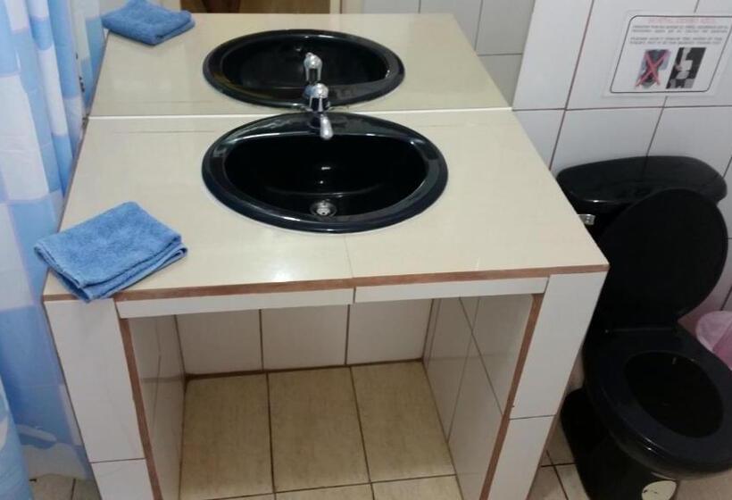 Номер Стандарт Трехместный, Hostal Cerro Azul