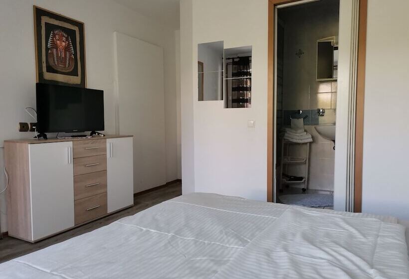 استودیوی استاندارد, Apartments Silva
