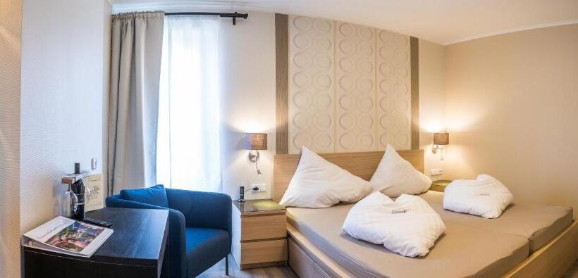 Номер Стандарт, Pension Julia & Haus Elisabeth   Wallner S Hofheuriger & Weinhof