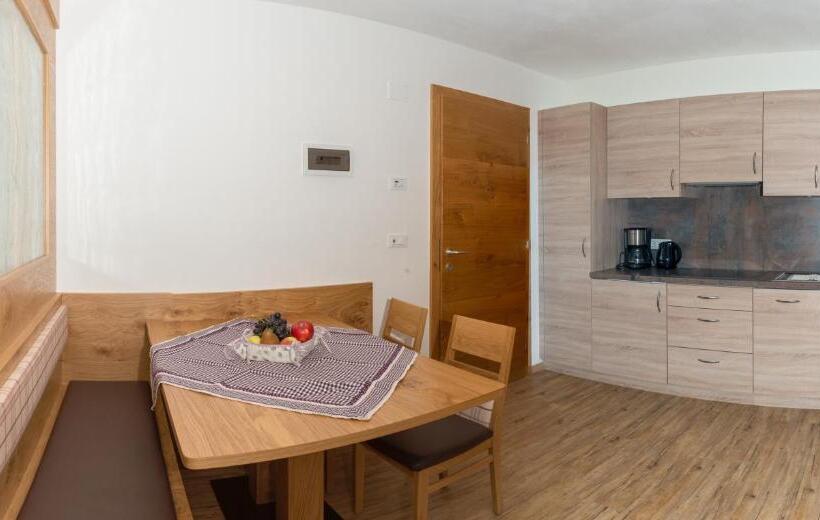 带1个卧室的带阳台的公寓, Krebishof Agriturismo