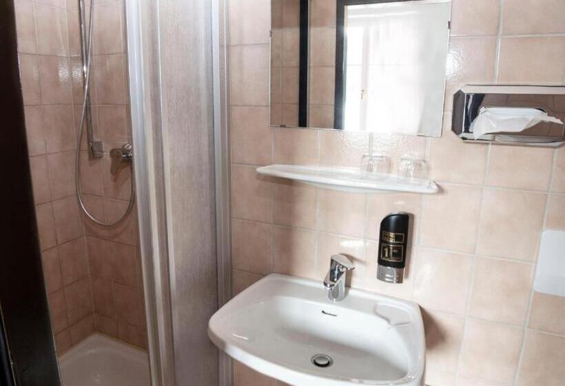 1 Bedroom Apartment Lake View, Villa Streintz