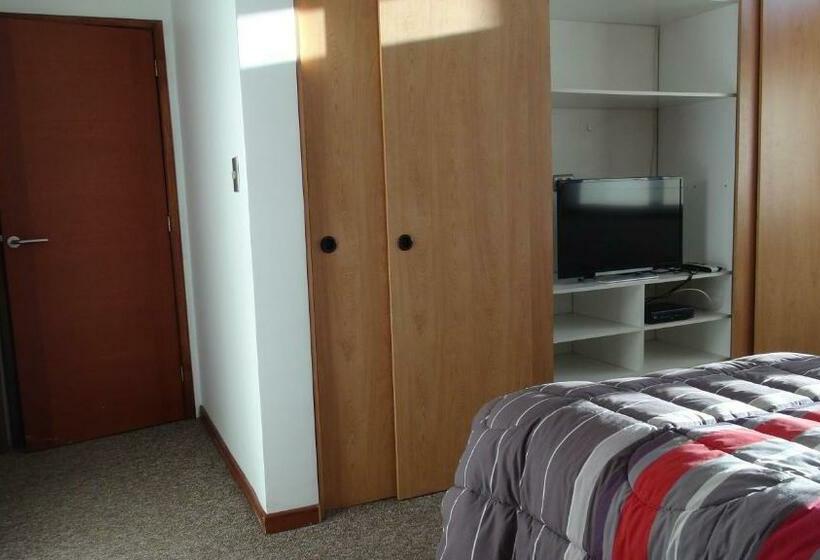 高级三人间, Hostal Los Avellanos