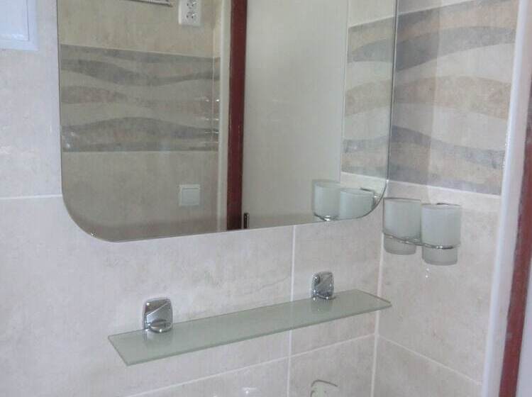 اتاق استاندارد سه نفره, Orbis