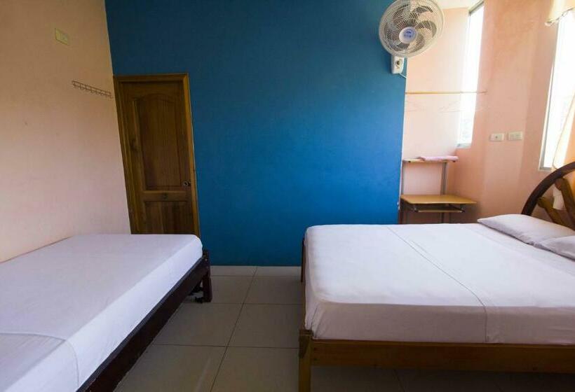 Номер Стандарт Трехместный, Hostal Alcazaba
