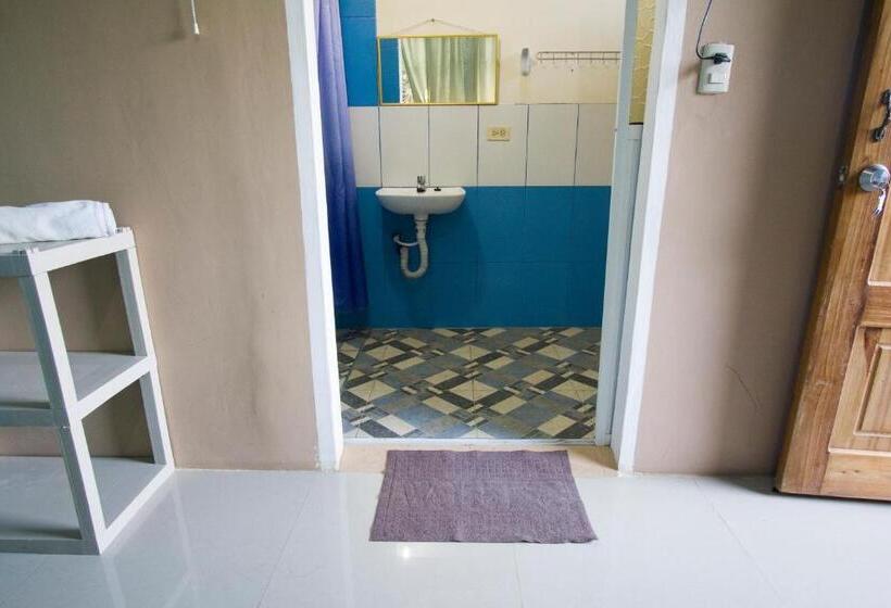 Четырехместный Номер Стандарт, Hostal Alcazaba