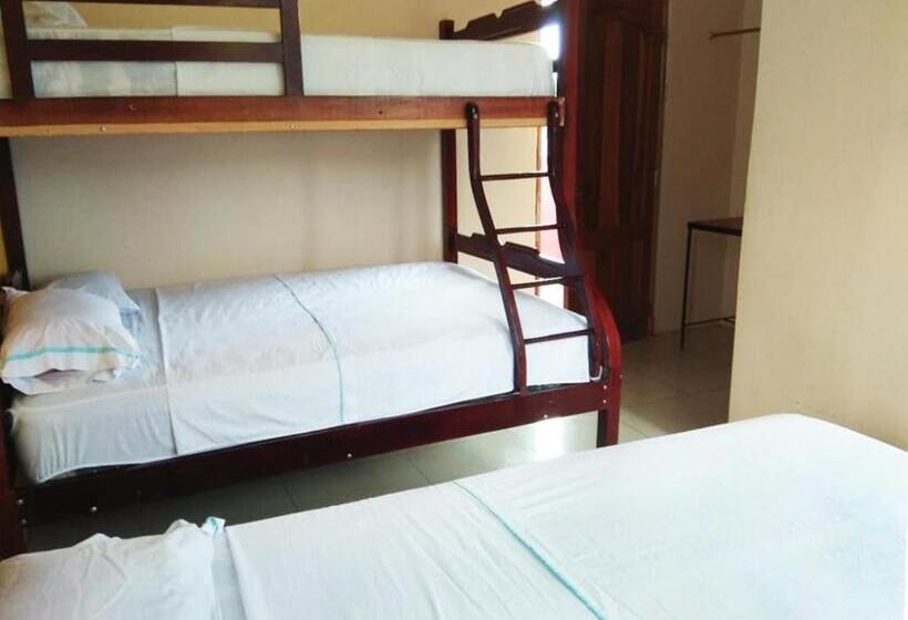 Семейный Номер, Hostal Alcazaba