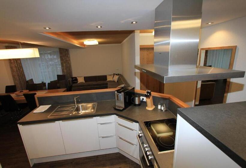 דירת שלושה חדרים, Relax Apartments
