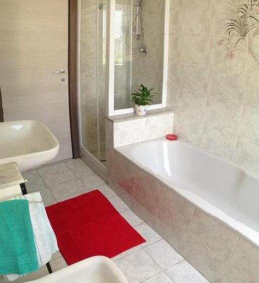 اتاق استاندارد با سرویس بهداشتی مشترک, Grandi Cime Guest House