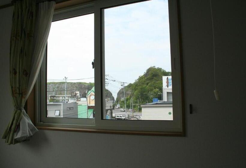 ルームシェアのワンベッド, Bon's Home