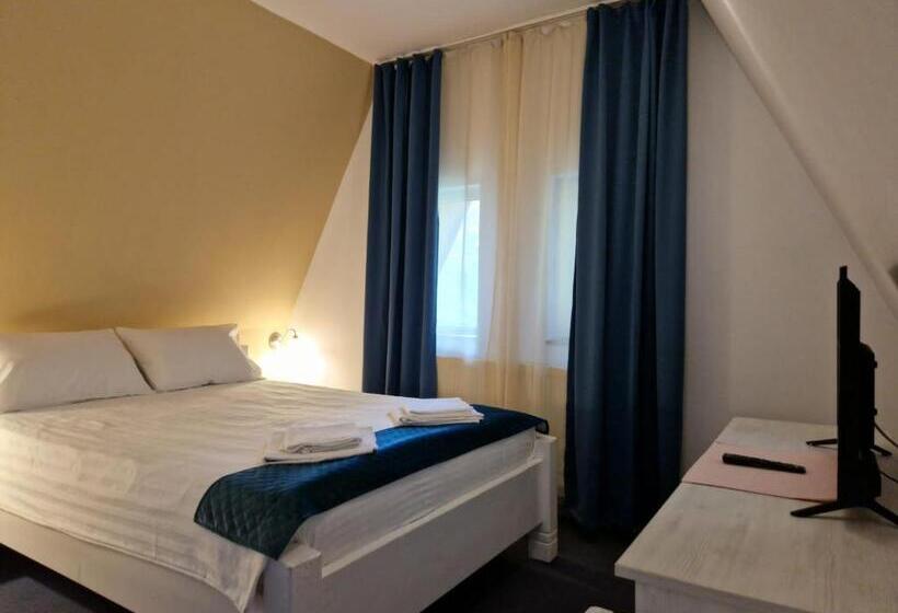 اتاق سوپریور خانوادگی, Pensiunea Happy Inn