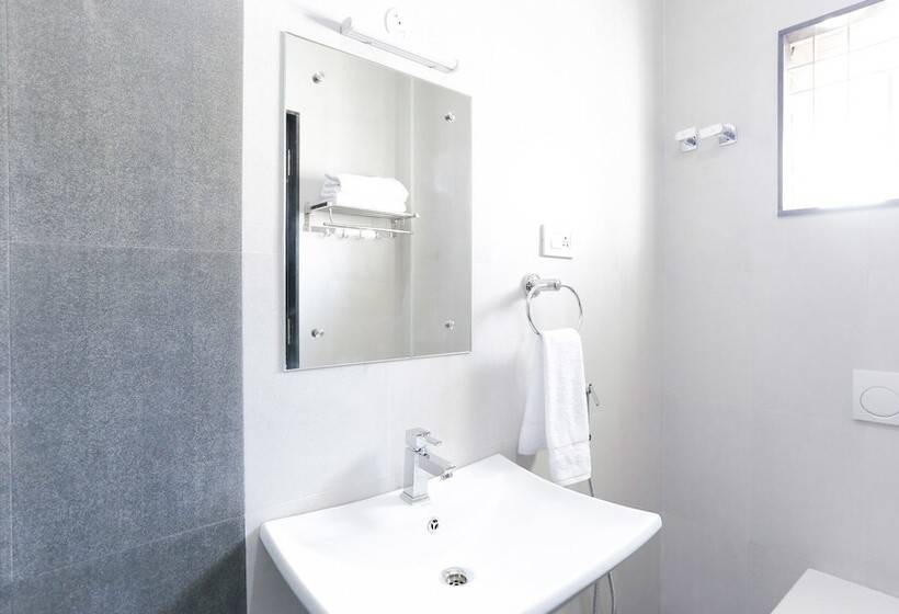 디럭스 룸, Treebo Hi Line Apartments Kalapatti