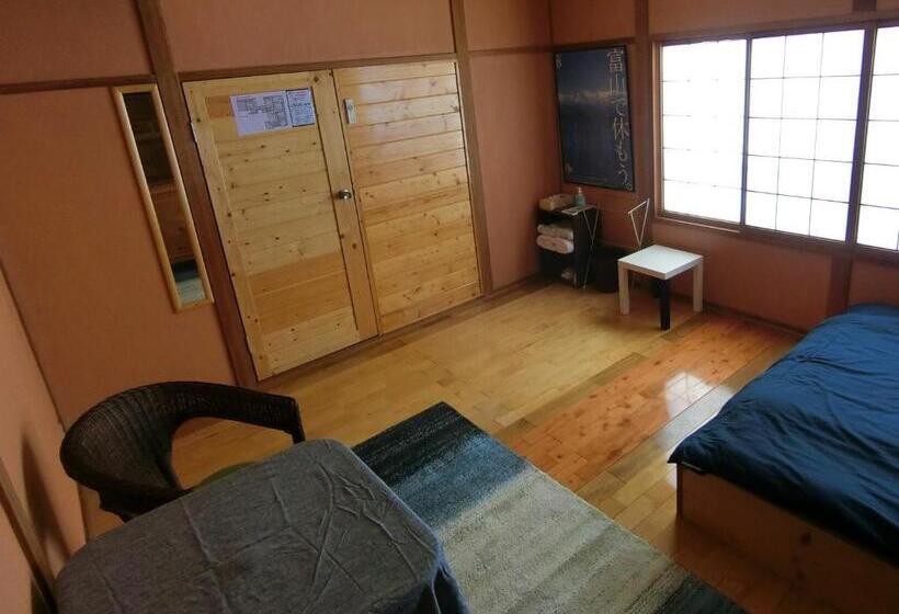 اتاق استاندارد, Shirokuma Inn