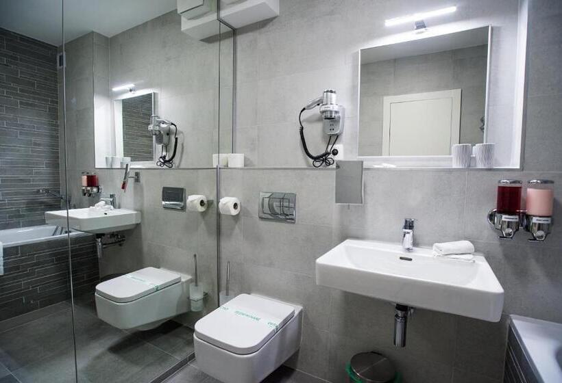 اتاق لوکس با بالکن, More Than Accommodation
