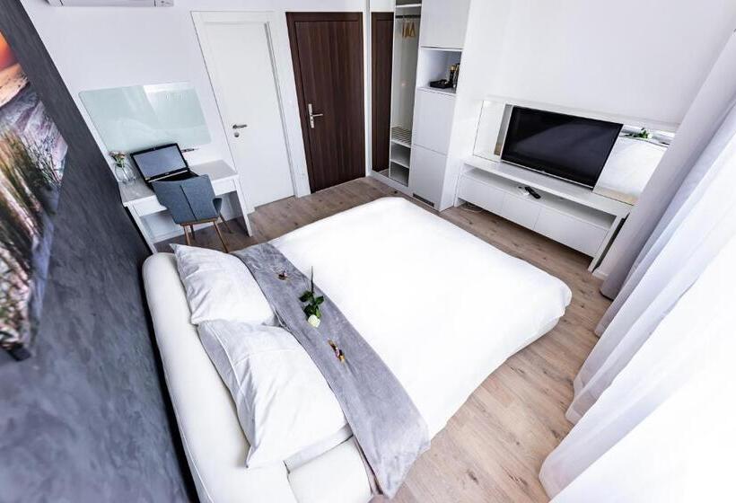 اتاق استاندارد, More Than Accommodation