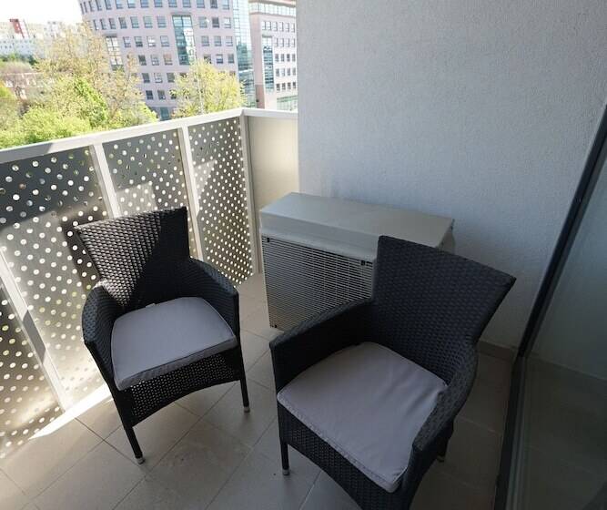 اتاق کلاس بیزنس, More Than Accommodation